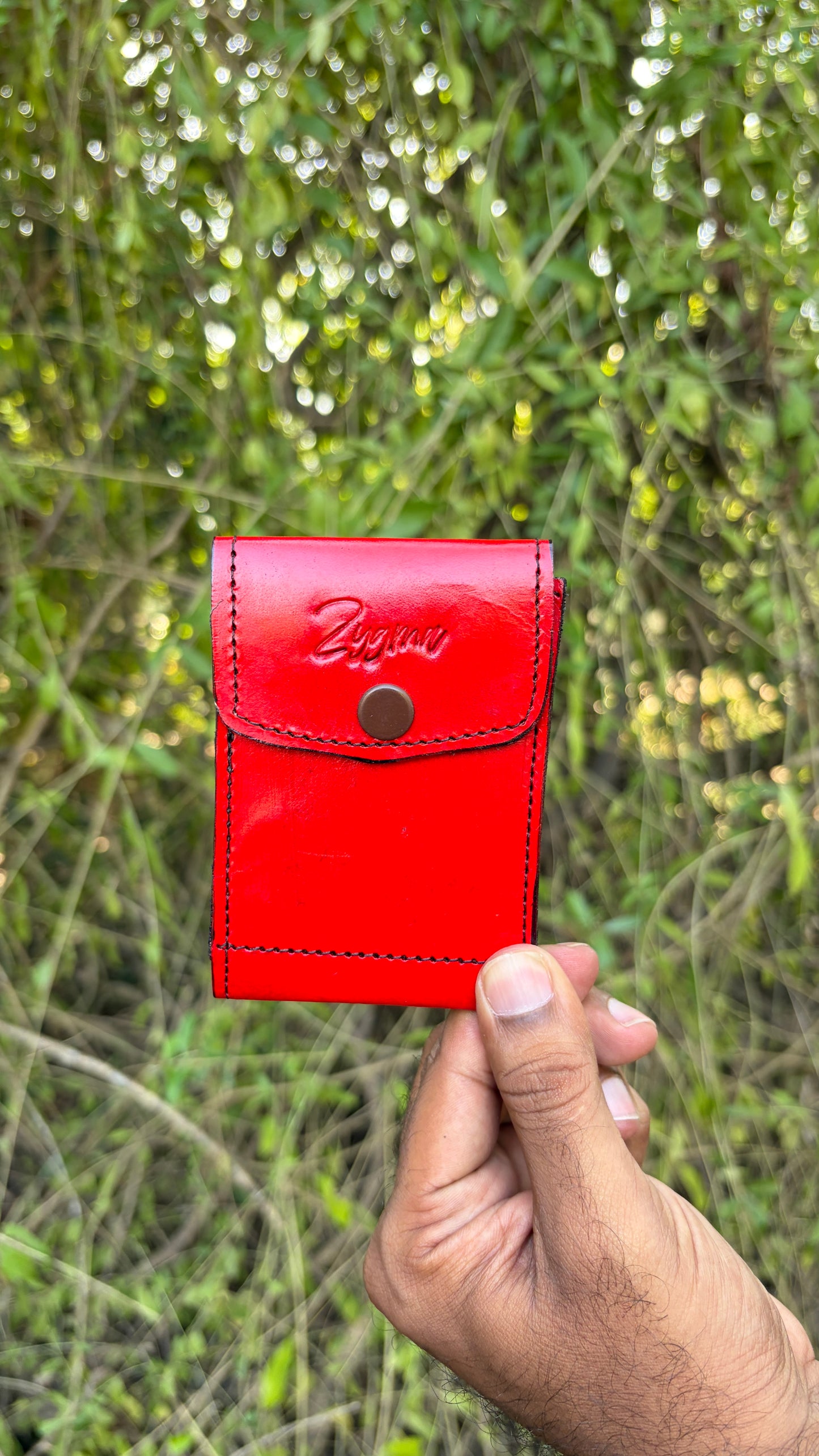 Zygma Slim Minimalist Vertical Leather Wallet for Men & Women – Compact Card Holder with Snap Button (10cm x 7.7cm x 0.5cm)