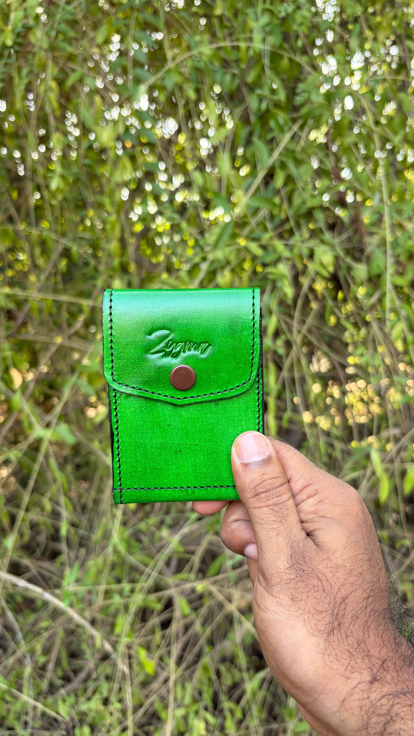Zygma Slim Minimalist Vertical Leather Wallet for Men & Women – Compact Card Holder with Snap Button (10cm x 7.7cm x 0.5cm)