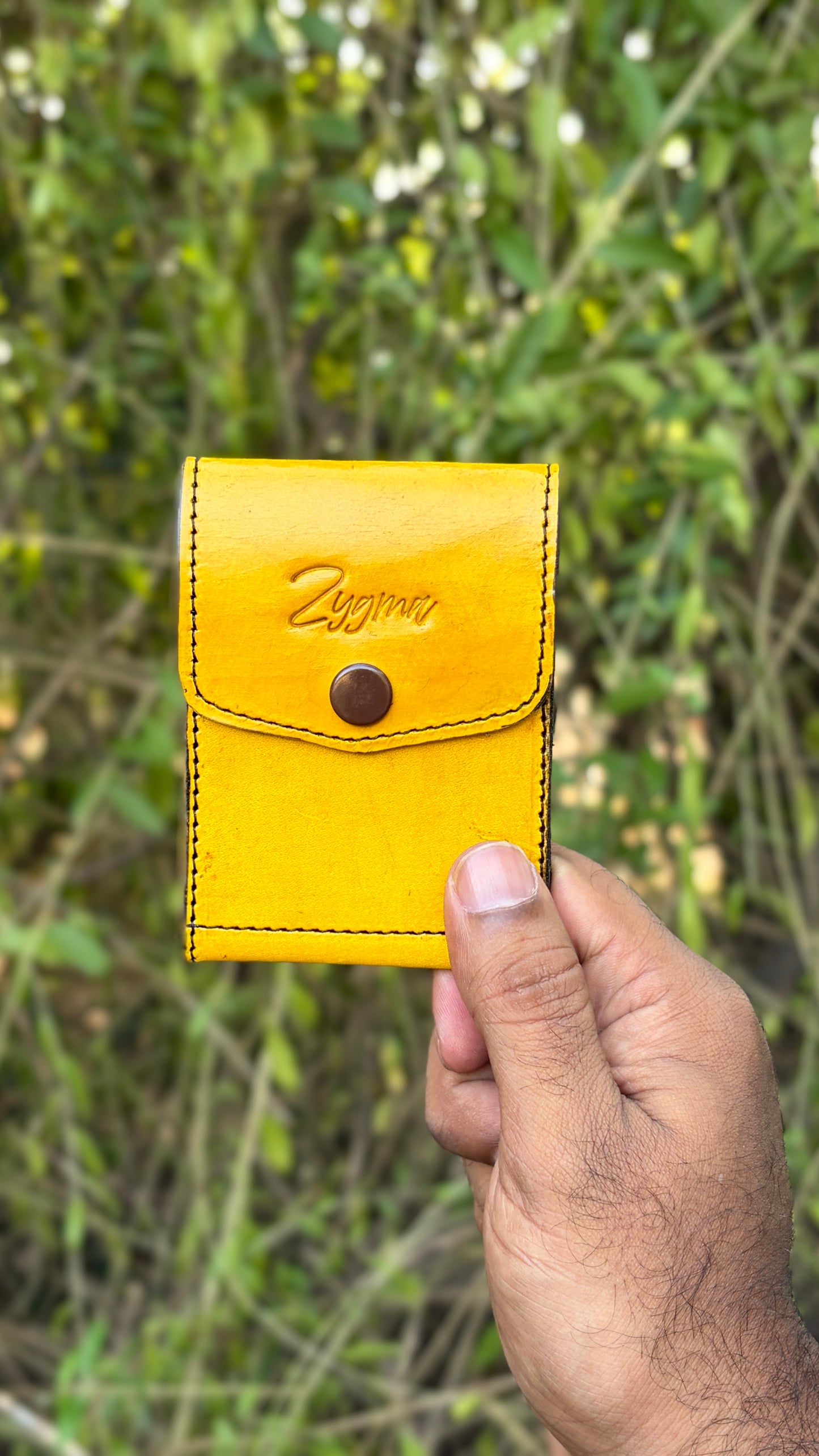 Zygma Slim Minimalist Vertical Leather Wallet for Men & Women – Compact Card Holder with Snap Button (10cm x 7.7cm x 0.5cm)