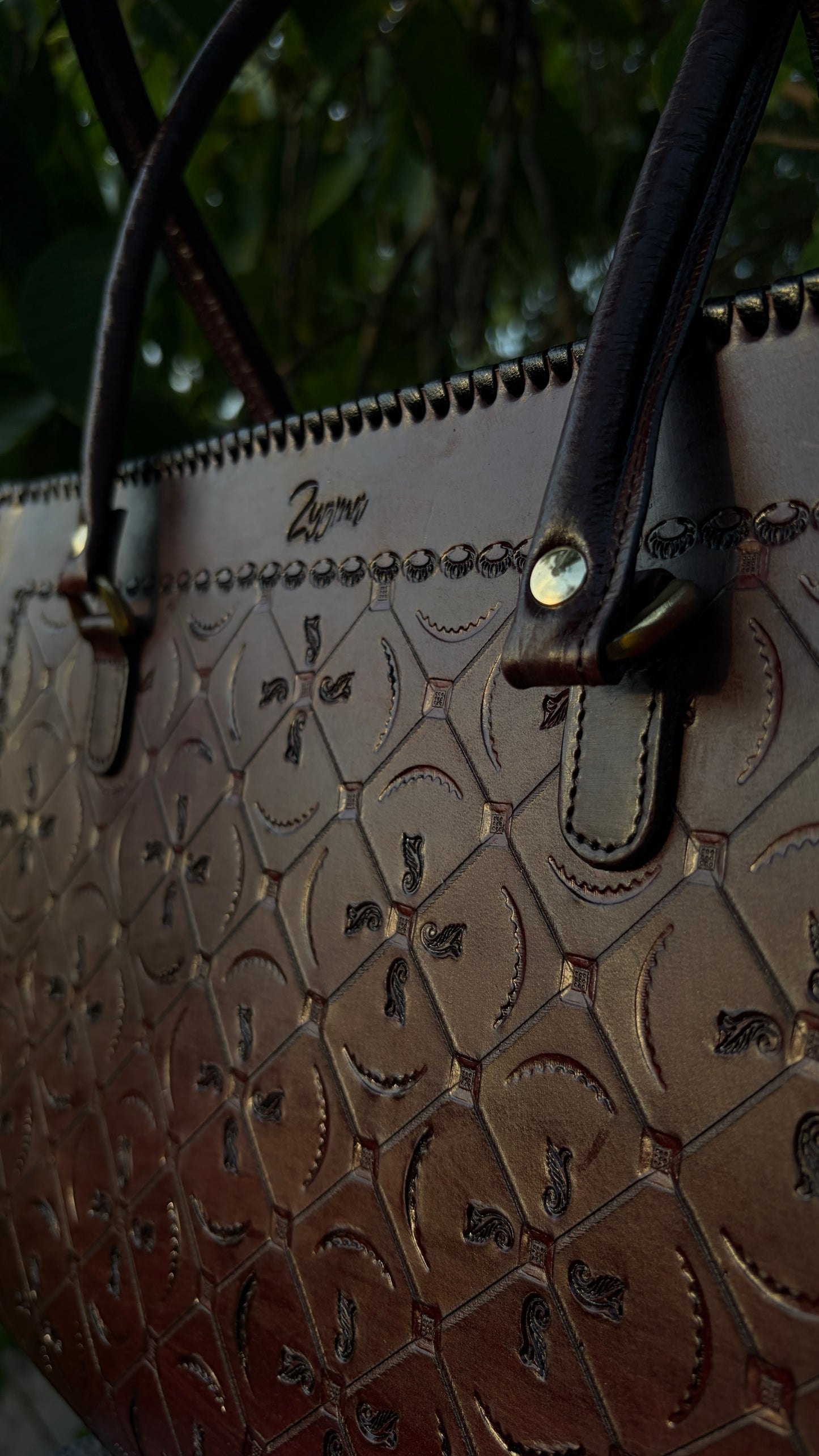 ZYGMA 14-Inch Handmade Genuine Leather Laptop Tote Bag | Golden Ombre to Burgundy | Mango Design