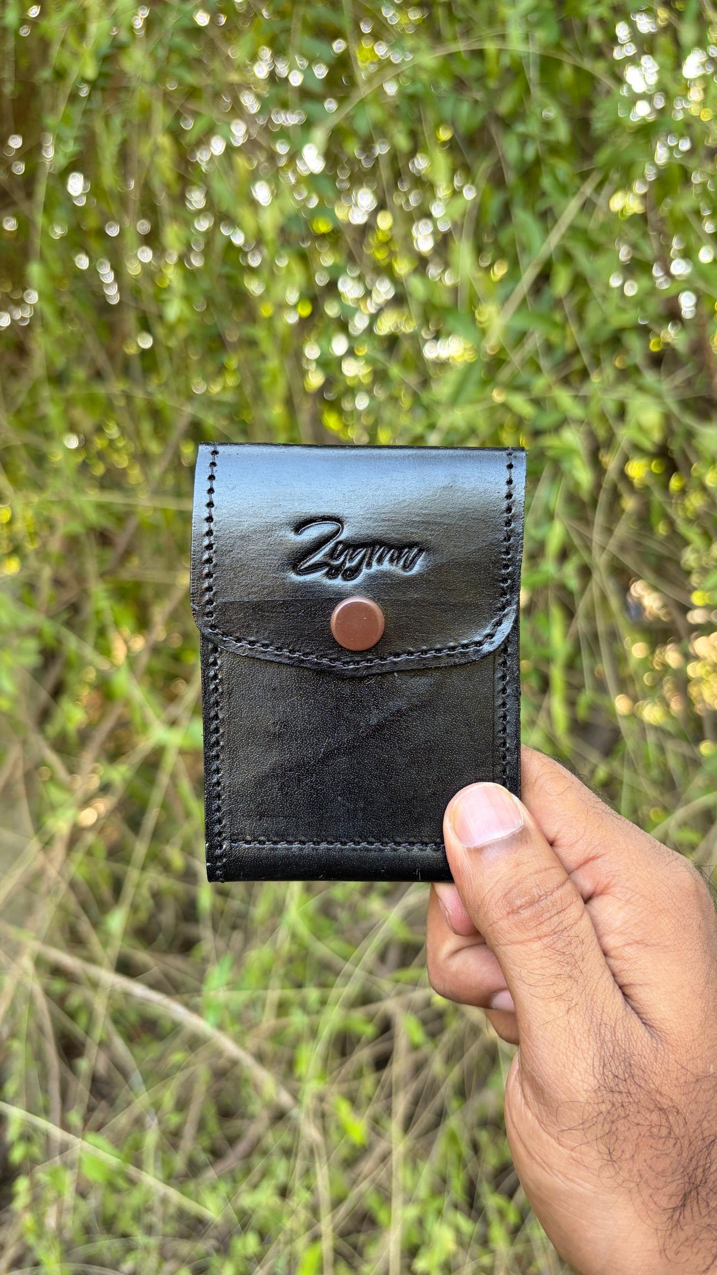 Zygma Slim Minimalist Vertical Leather Wallet for Men & Women – Compact Card Holder with Snap Button (10cm x 7.7cm x 0.5cm)