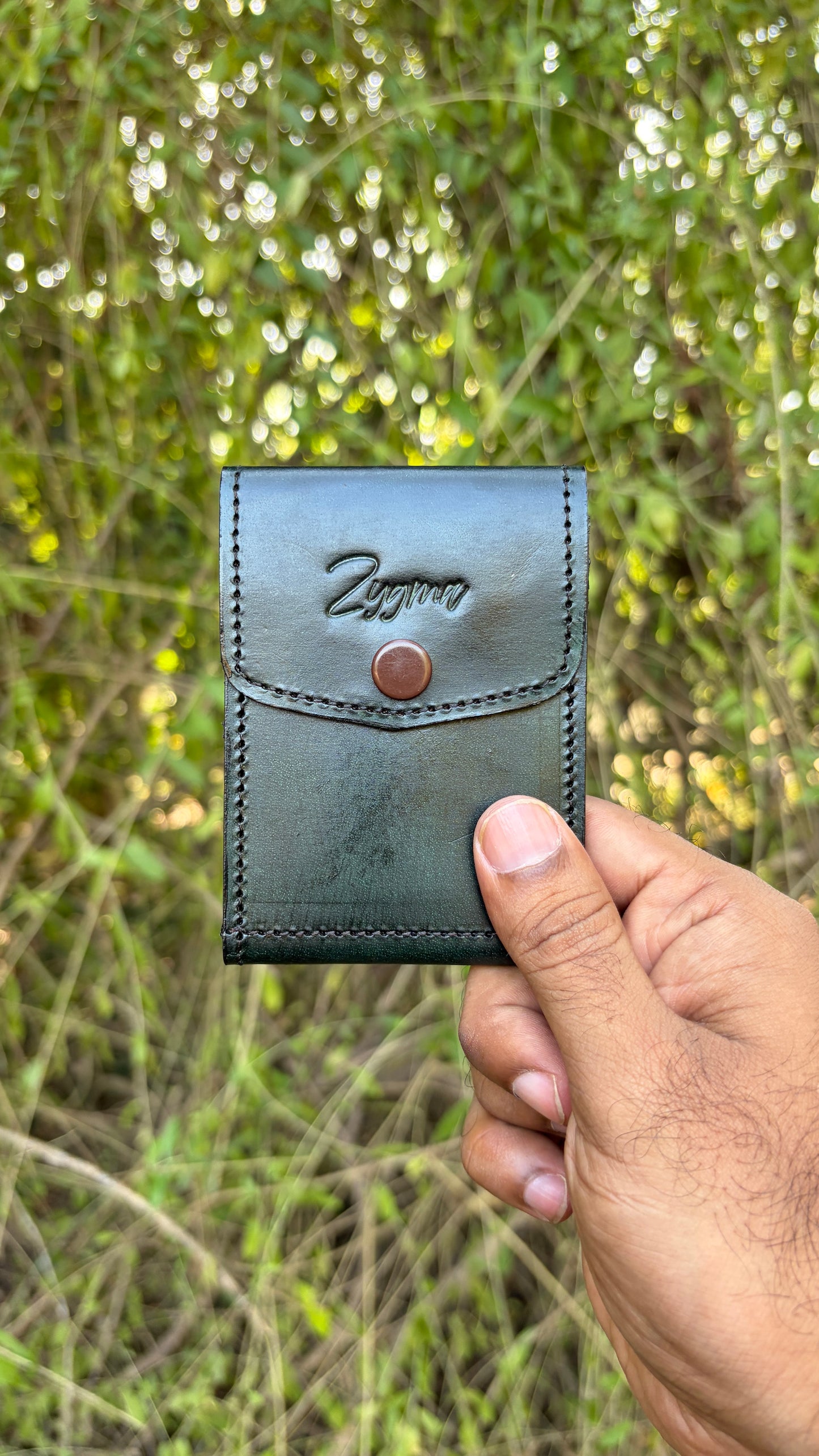Zygma Slim Minimalist Vertical Leather Wallet for Men & Women – Compact Card Holder with Snap Button (10cm x 7.7cm x 0.5cm)