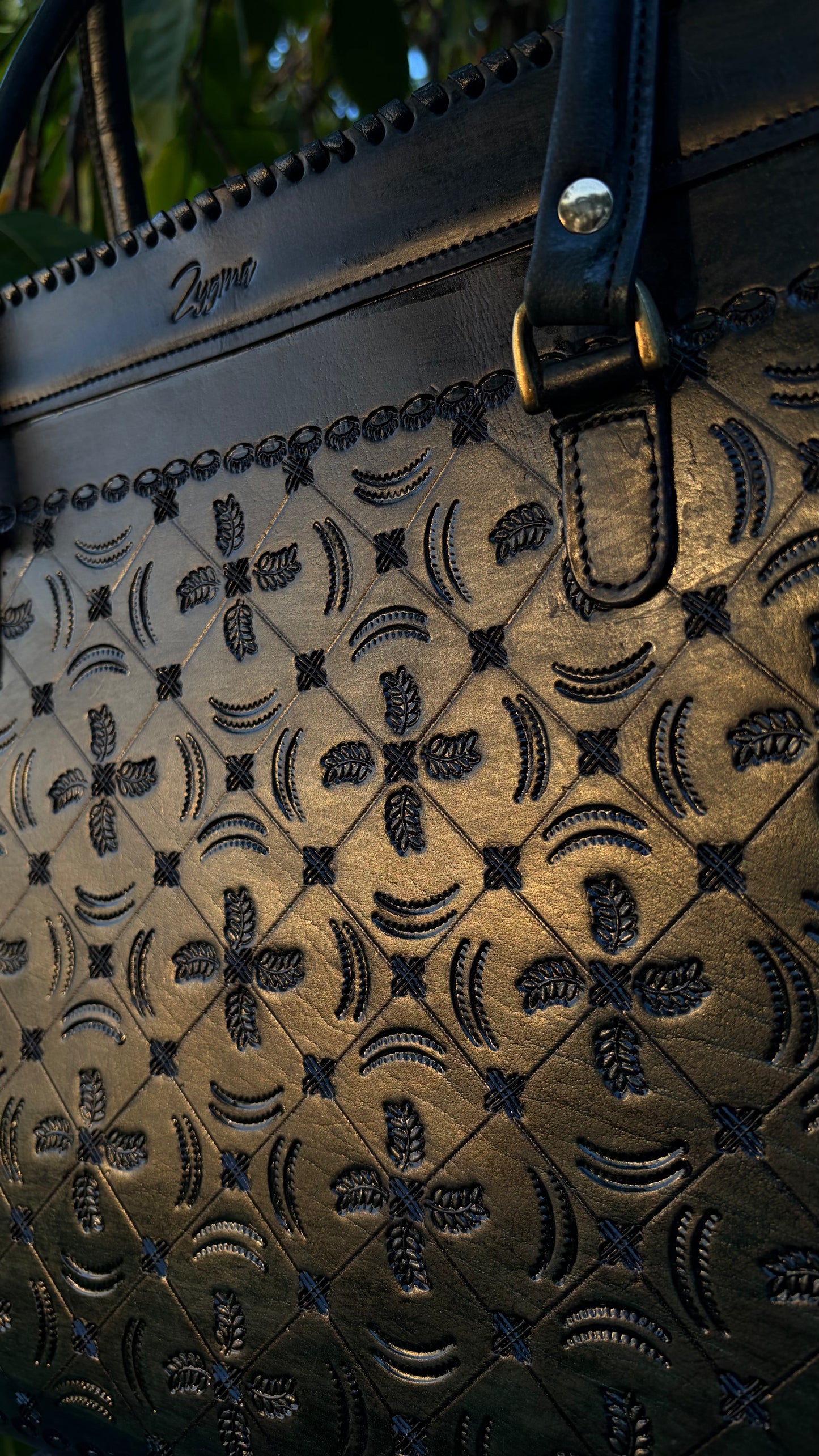 Zygma Embossed Forest Green Tote medium-leaf design — Genuine Leather